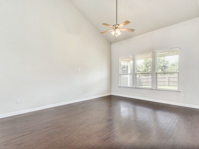 Building Photo - Beautiful 3/BR 2.5/BA Rental with Spacious...