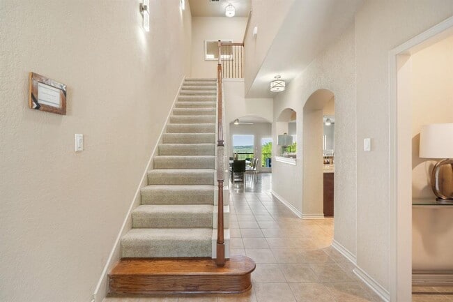 Building Photo - 970 Parkview Dr