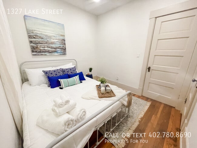 Building Photo - 1327 Lake St