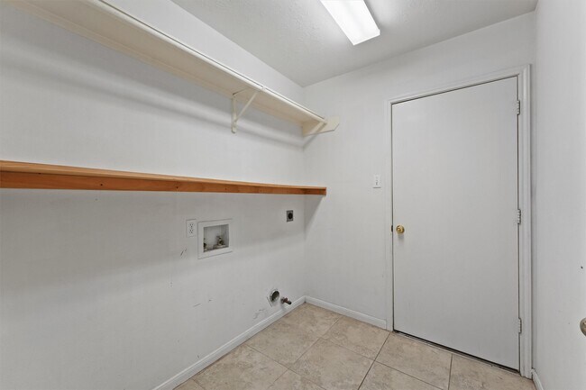 Building Photo - 14631 Englebrook Dr