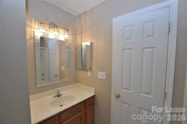 Building Photo - 8421 Southgate Commons Dr