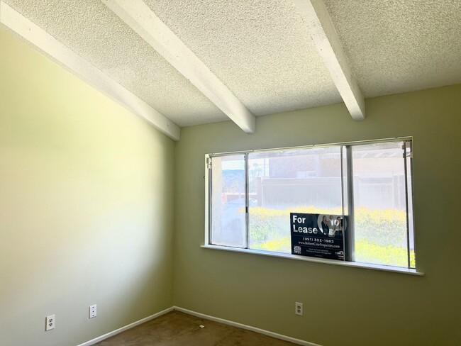 Building Photo - Townhouse near Loma Linda University