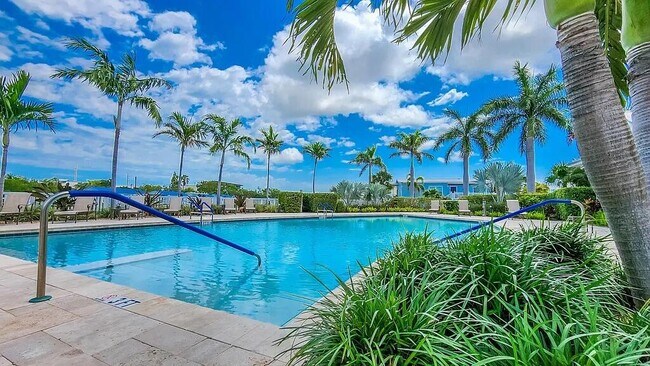 Building Photo - 5031 5th Ave