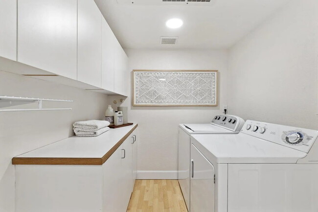 Building Photo - "Chic 1-Bedroom San Jose Retreat with Luxu...