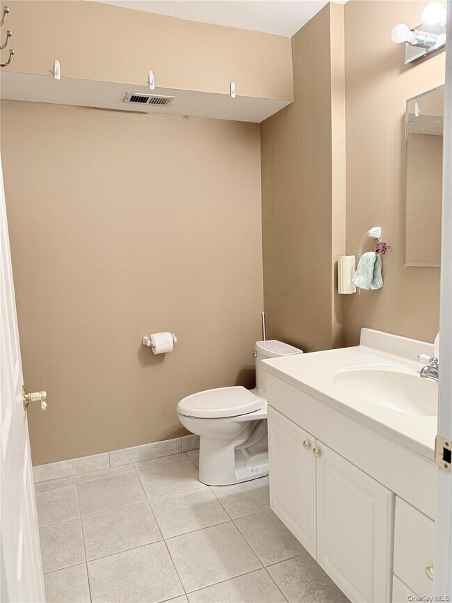 Building Photo - 21 Manors Dr
