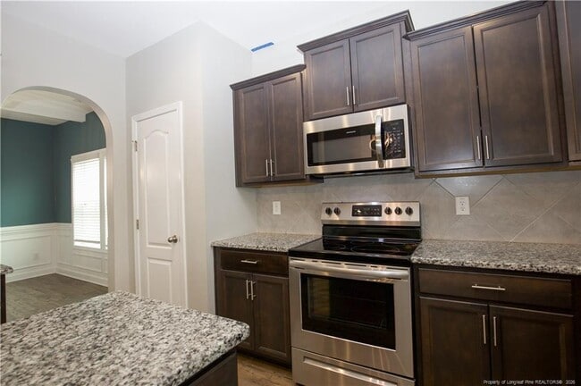 Building Photo - 5709 Pondhaven Dr