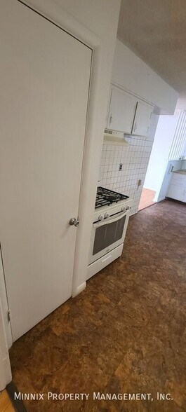 Building Photo - 210 N Glenwood Dr