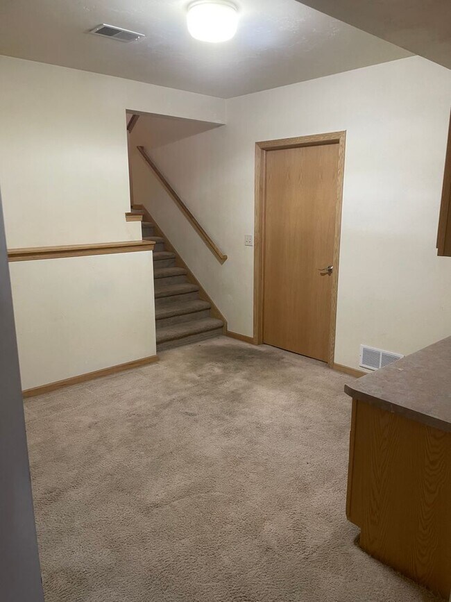 Building Photo - 2930 W Glenpark Dr