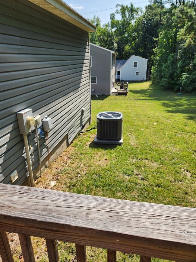 Building Photo - 3 bed 2 bath -Blackstone-Fort Pickett area