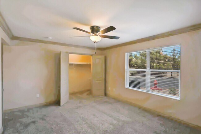 Building Photo - 2 Bed, 2 Bath 1st Floor Condo In West Las ...