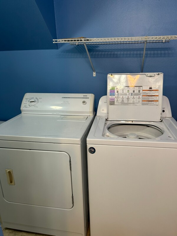 Building Photo - 507 W Shore Dr