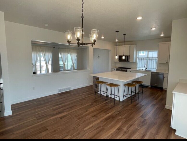 Building Photo - 4275 Bromwell Ct