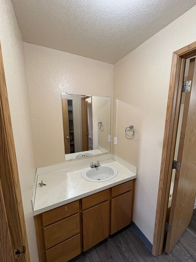 Building Photo - 00720-1096/1098 W. Regis St.