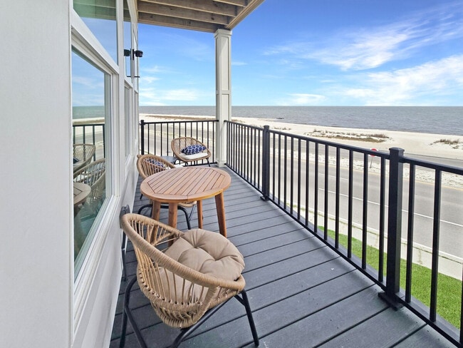 Building Photo - 996 Beach Blvd W