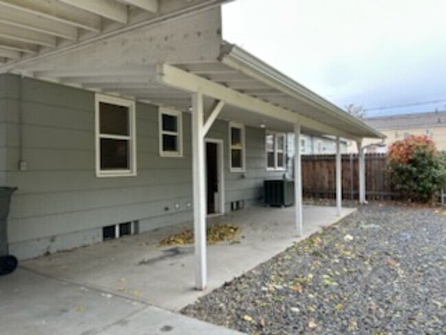 Building Photo - 224go