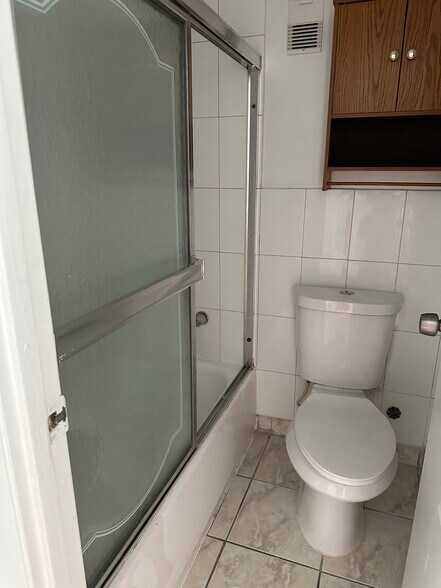 Building Photo - 4675 W 18th Ct