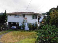 Building Photo - At Home in Manoa 2/1/1