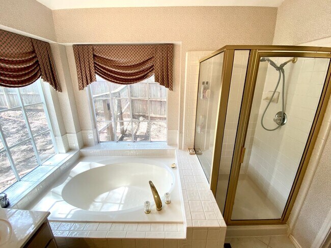 Building Photo - 13706 Morningbluff Dr