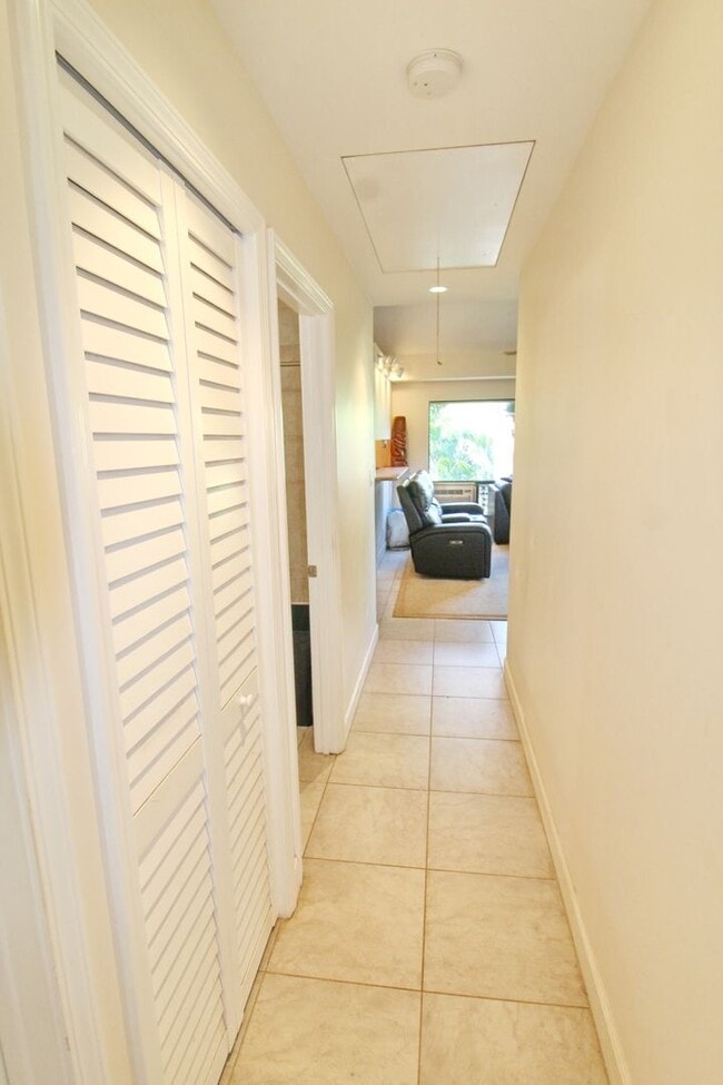 Building Photo - Rare Haleakala Gardens Top Floor Corner Unit - Unfurnished 3 Bed 2 Bath