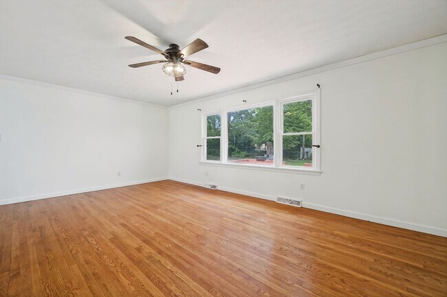 Building Photo - 1757 Lafayette Dr