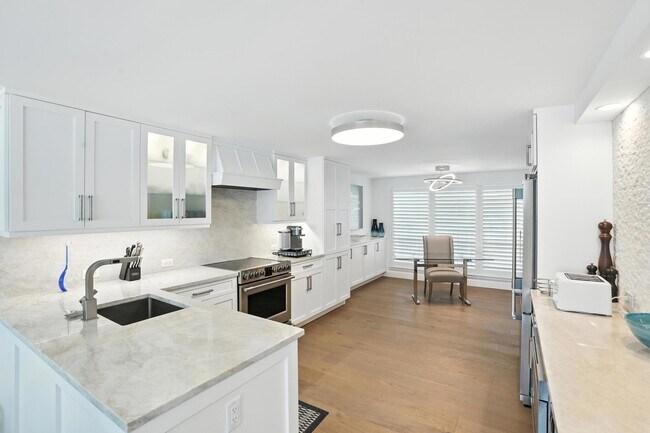 Building Photo - 9517 Gulf Shore Dr