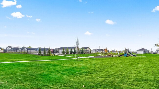 Building Photo - 8648 E Wishmore St