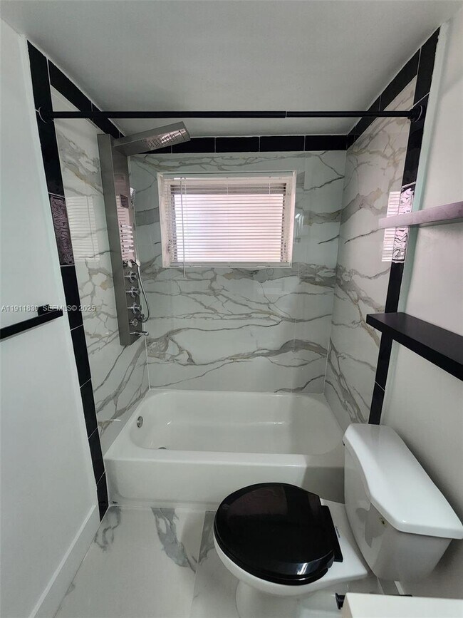 Building Photo - 2101 Normandy Dr