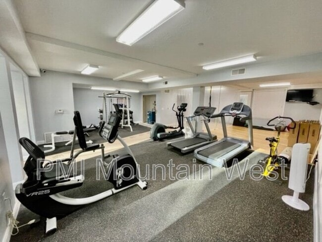 Building Photo - 88 S 900 E