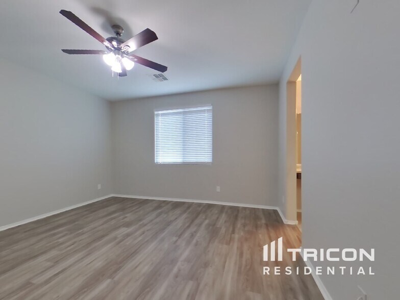 Building Photo - 18084 W Tina Ln