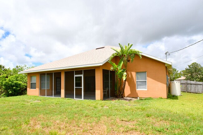 Backyard - 2881 Fontainebleau Ave SE