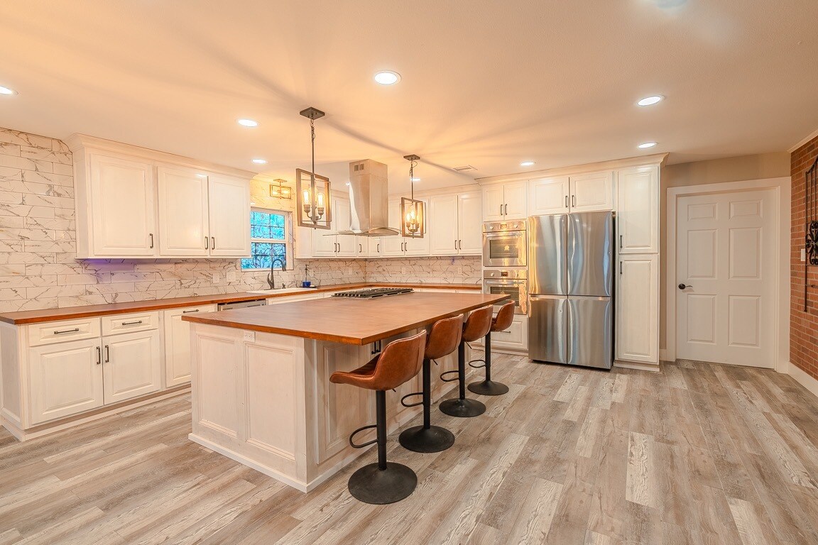 Building Photo - 722 Riveredge Dr