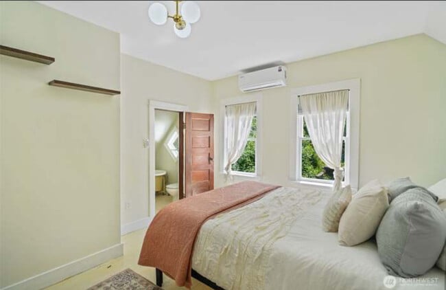 Building Photo - 5060 WA-106