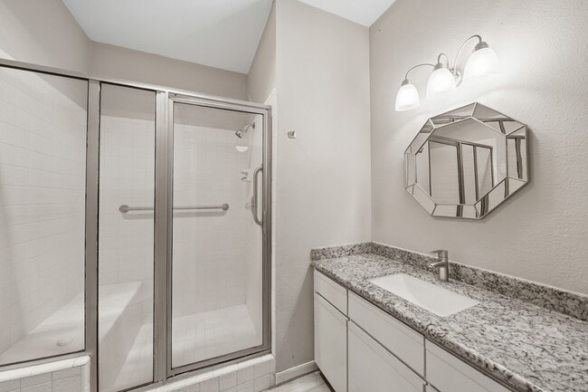 Building Photo - 5113 Lindsay St