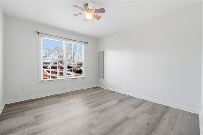 Building Photo - 1150 River Overlook Dr NW