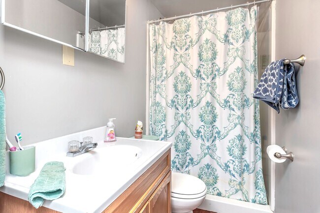 Building Photo - 3 bedroom in heart of South Side