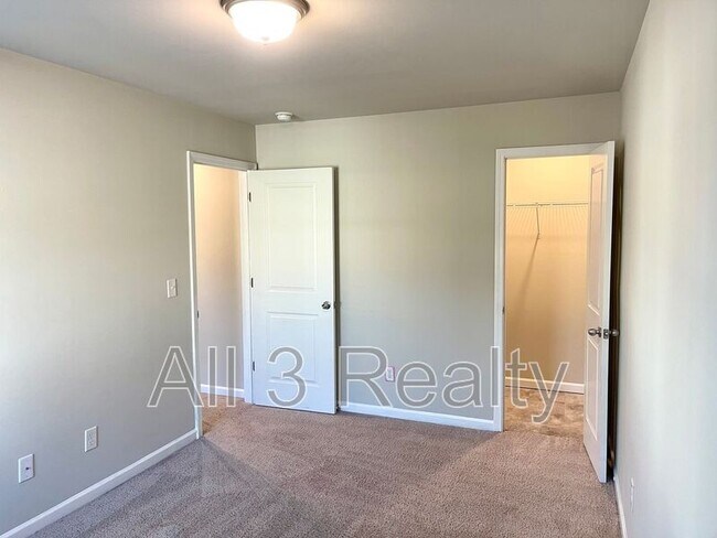 Building Photo - 3502 Lakeview Crk