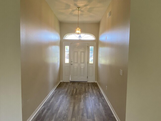 Building Photo - 353 Peggy Dr