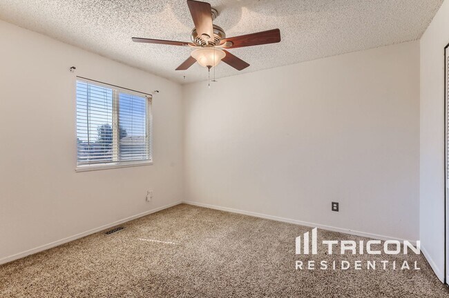 Building Photo - 862 Marshall Dr