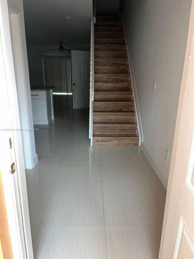 Building Photo - 5067 SE Mariner Garden Cir