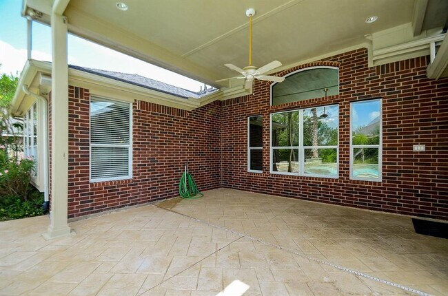 Building Photo - 2826 Firecrest Dr