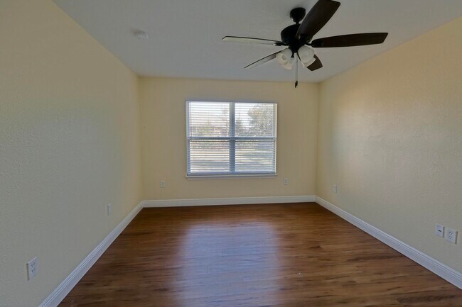 Building Photo - 2168 Paloma St