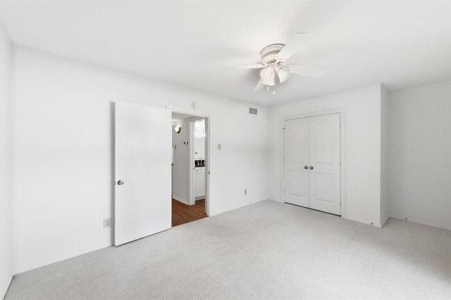 Building Photo - 505 W 7th St