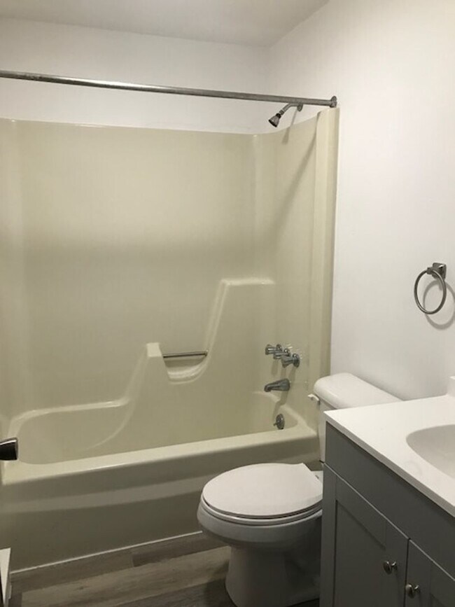 Building Photo - 212-212.5-2125 Filbert St