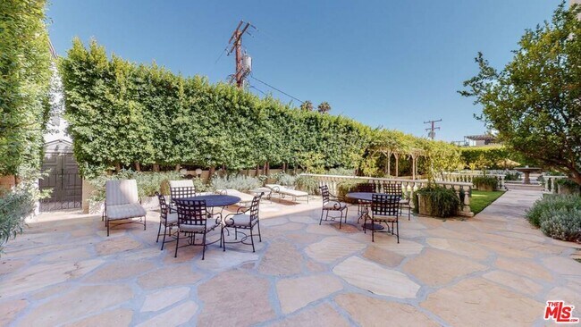 Building Photo - 1424 N Crescent Heights Blvd