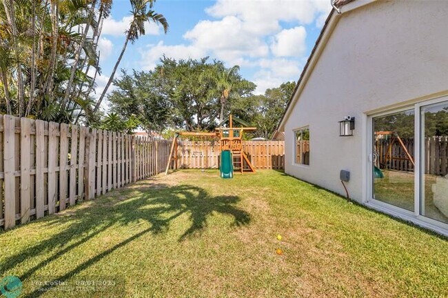 Building Photo - 9585 Carousel Cir S