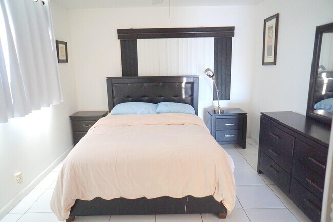 Building Photo - 401 Southampton A