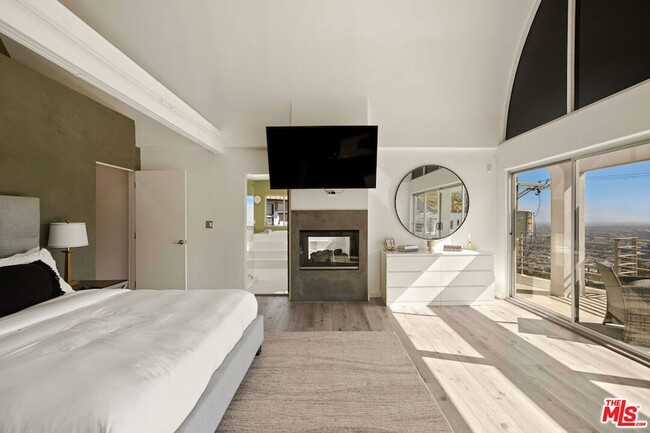 Building Photo - 8435 Franklin Ave