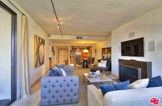 Building Photo - 1118 3rd St