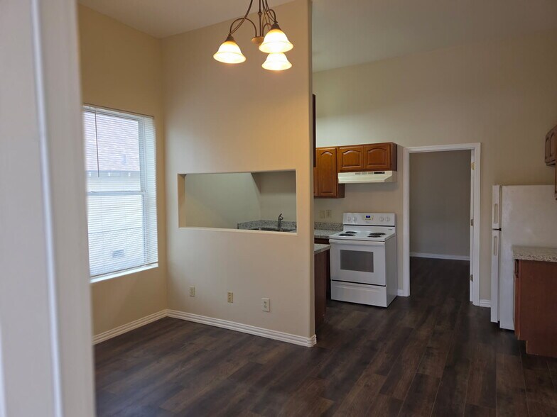 Building Photo - 134 N 10th Ave