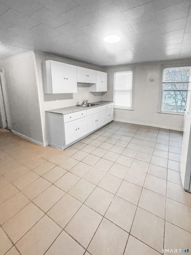 Building Photo - 1235 Bank St